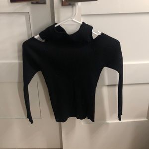 Lin sleeve shoulder cut out shirt